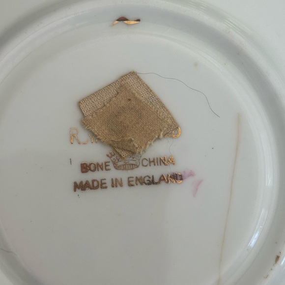 Royal Stafford "June Roses" Chintz teacup and saucer set - Picture 4 of 8